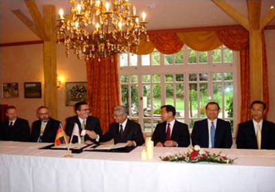 Unterzeichnung Joint Venture-Vertrag und damit verbundene Gründung von Sun Alloys Europe.